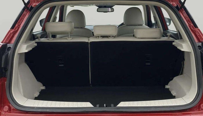 2022 Mahindra XUV300 W8 (O) 1.2 PETROL AMT DUAL TONE, Petrol, Automatic, 30,021 km, Dicky (Boot door) - Parcel tray missing