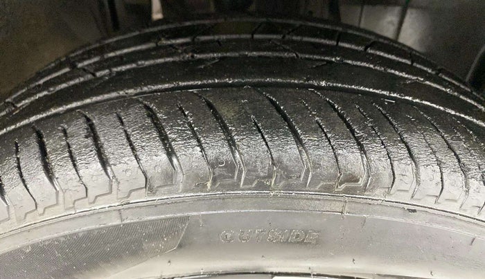 2021 Nissan MAGNITE XV PREMIUM, Petrol, Manual, 30,931 km, Right Front Tyre Tread