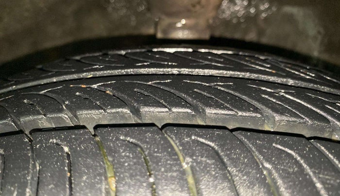 2014 Hyundai Eon ERA +, Petrol, Manual, 59,936 km, Right Front Tyre Tread
