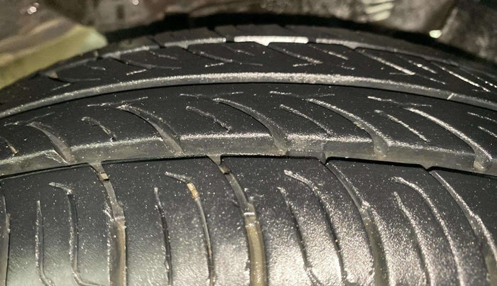 2014 Hyundai Eon ERA +, Petrol, Manual, 59,936 km, Left Rear Tyre Tread