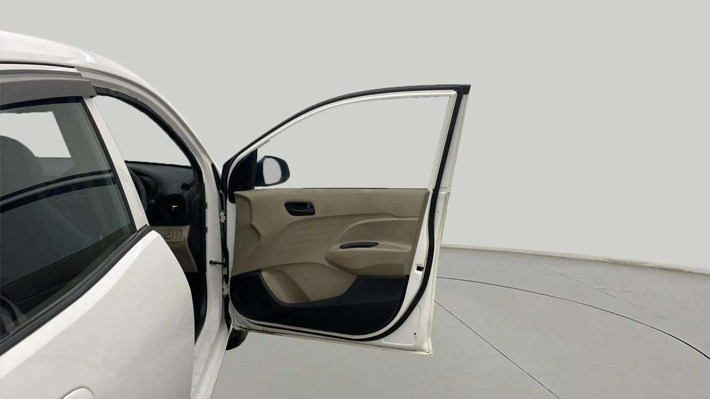 2022 Hyundai NEW SANTRO SPORTZ CNG, CNG, Manual, 69,499 km, RHS Front Door