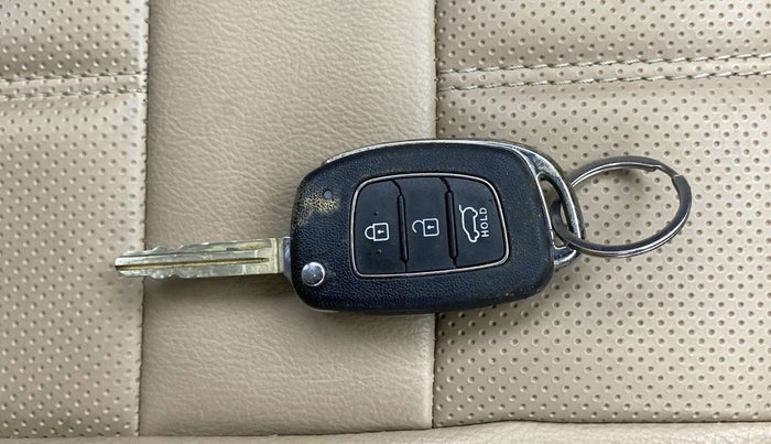 2021 Hyundai VENUE SX 1.0 TURBO IMT, Petrol, Manual, 23,428 km, Key Close Up