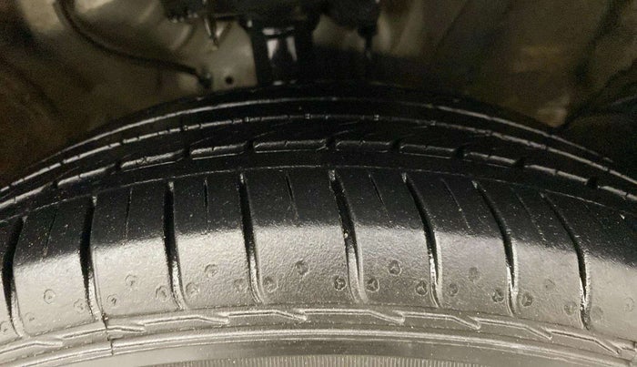 2020 KIA SELTOS HTE 1.5 DIESEL, Diesel, Manual, 23,213 km, Right Front Tyre Tread