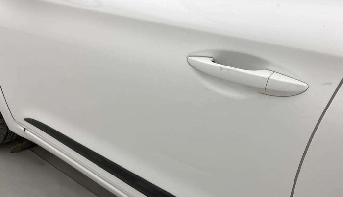 2019 Hyundai Elite i20 SPORTZ PLUS 1.2, Petrol, Manual, 25,882 km, Front passenger door - Slightly dented