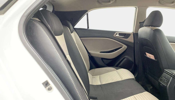 2019 Hyundai Elite i20 SPORTZ PLUS 1.2, Petrol, Manual, 25,882 km, Right Side Rear Door Cabin