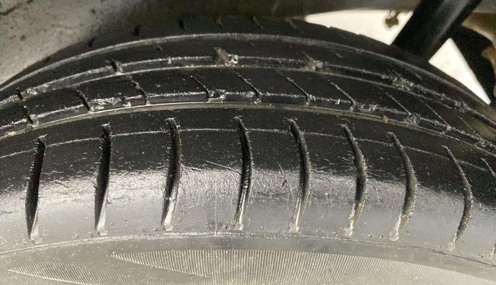 2016 Maruti Wagon R 1.0 VXI, Petrol, Manual, 71,928 km, Left Rear Tyre Tread
