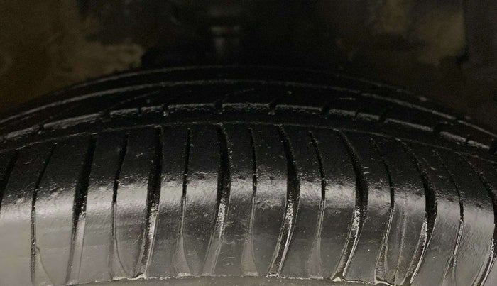 2016 Maruti Celerio ZXI AMT, Petrol, Automatic, 38,808 km, Right Front Tyre Tread