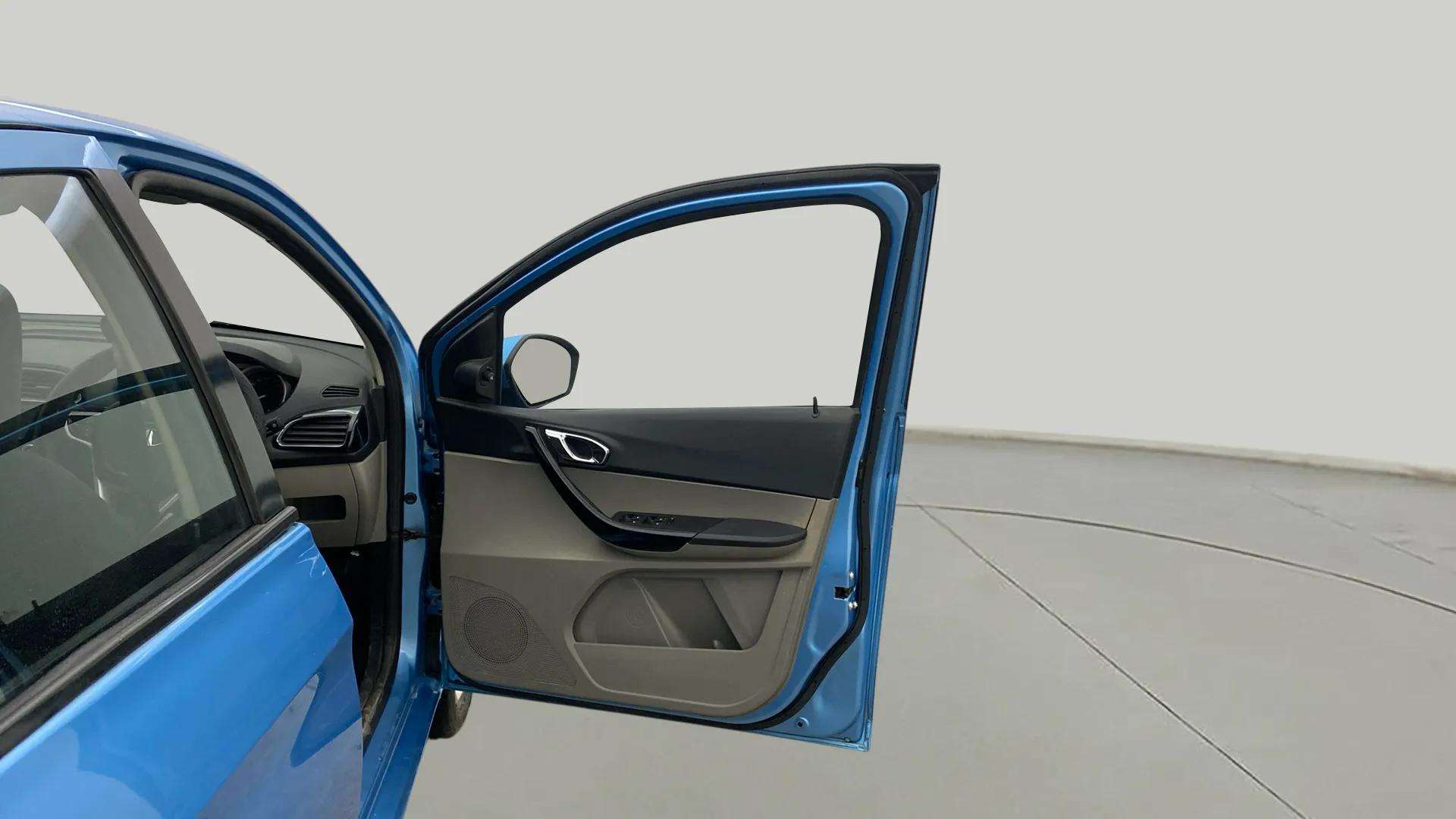 RHS-Front-Door-Open-32