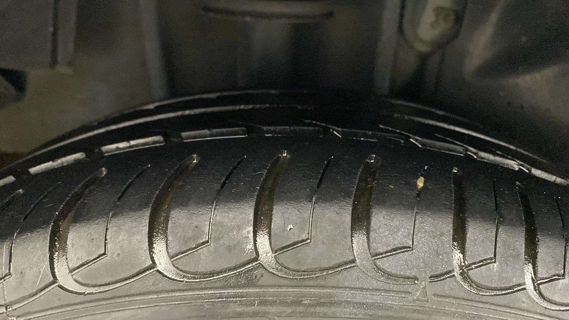 RHS-Rear-Tyre-Tread-19