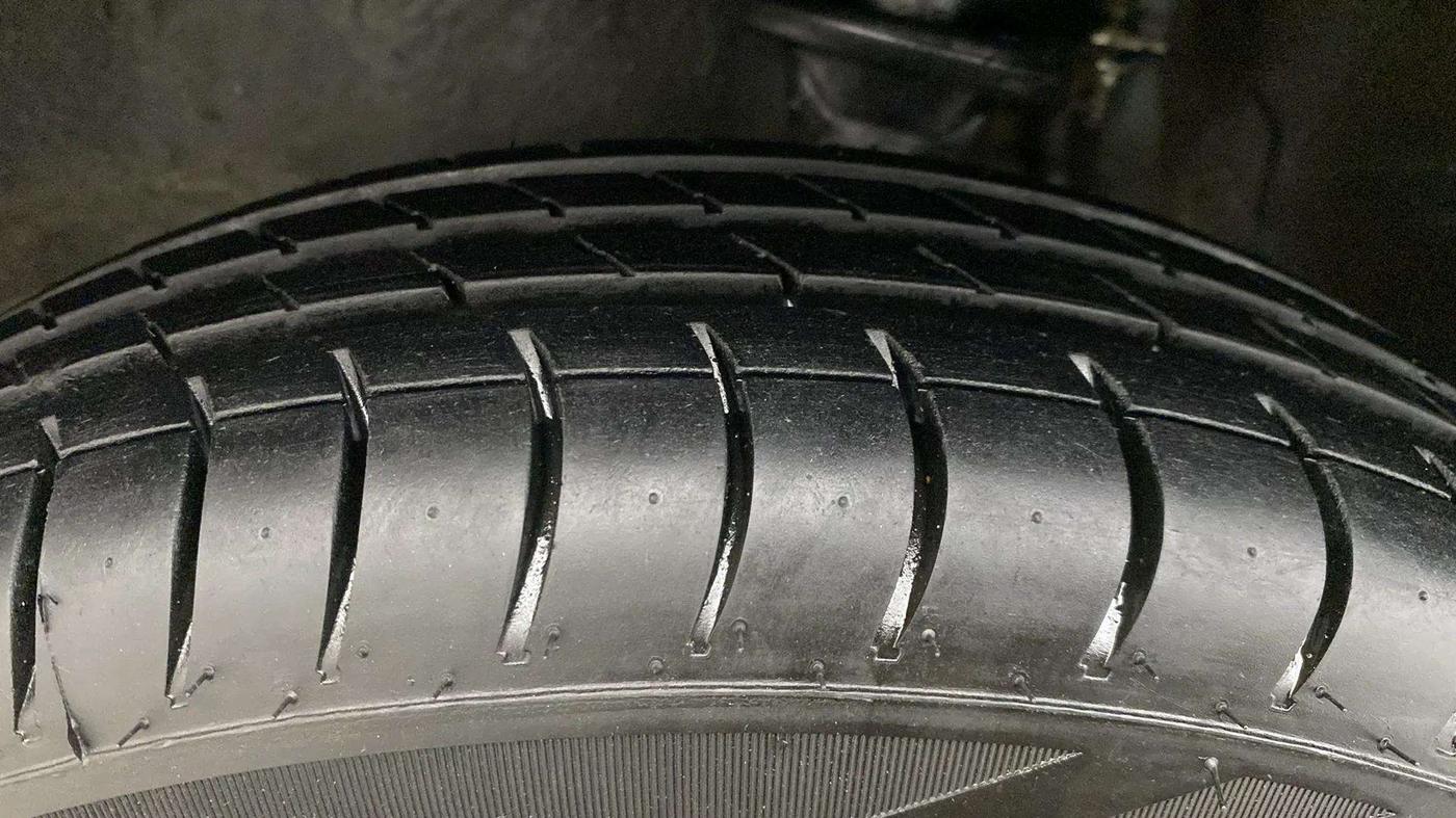 2018 Maruti Alto 800 VXI, Petrol, Manual, 36,493 km, Left Front Tyre Tread