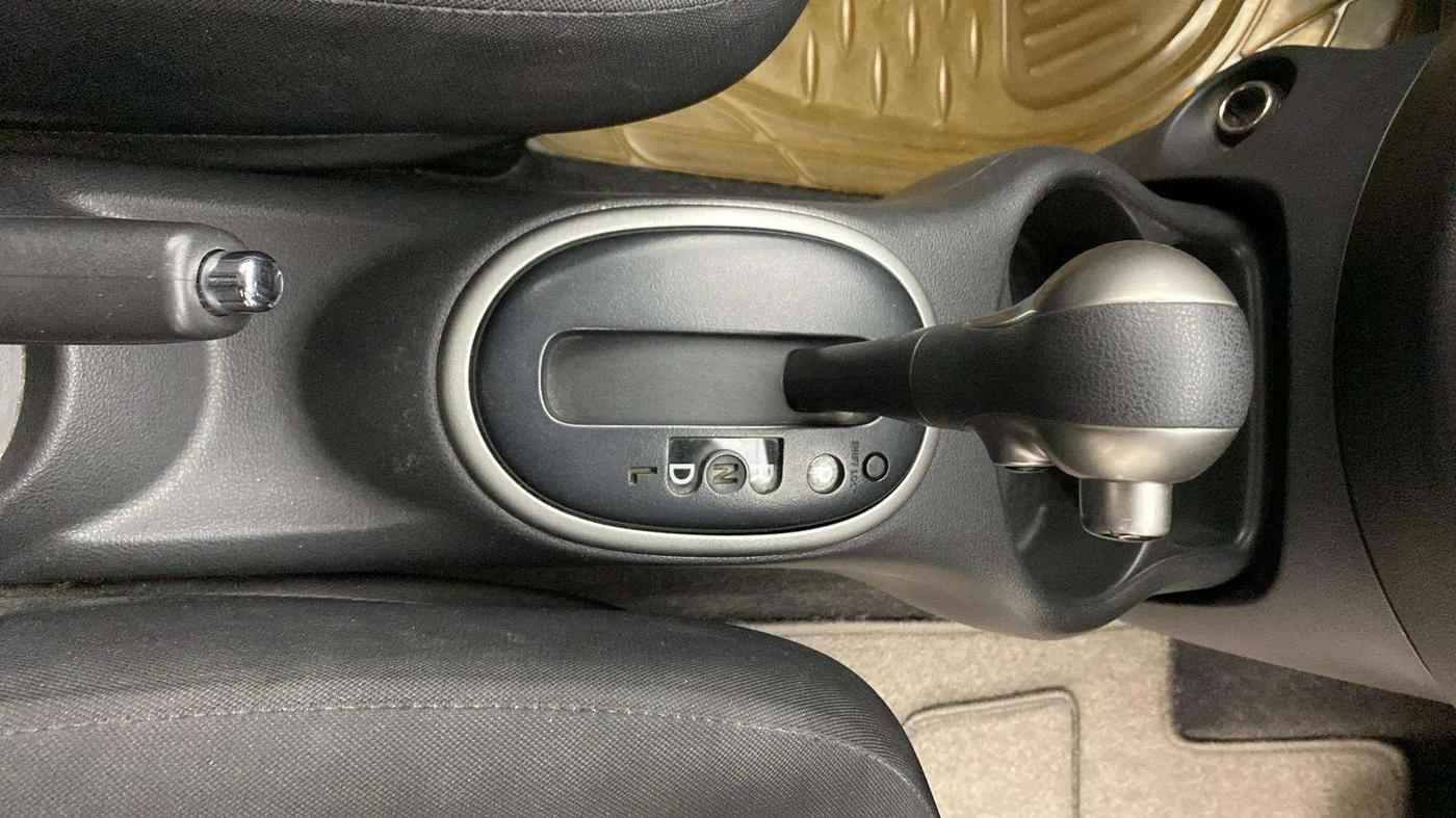 2016 Nissan Micra XL CVT, Petrol, Automatic, 56,845 km, Gear Lever