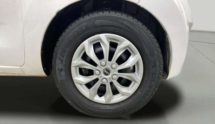 2017 Datsun Redi Go T (O), Petrol, Manual, 31,423 km, Right Front Wheel