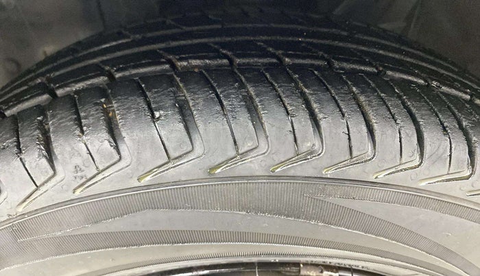 2017 Datsun Redi Go T (O), Petrol, Manual, 31,423 km, Left Front Tyre Tread