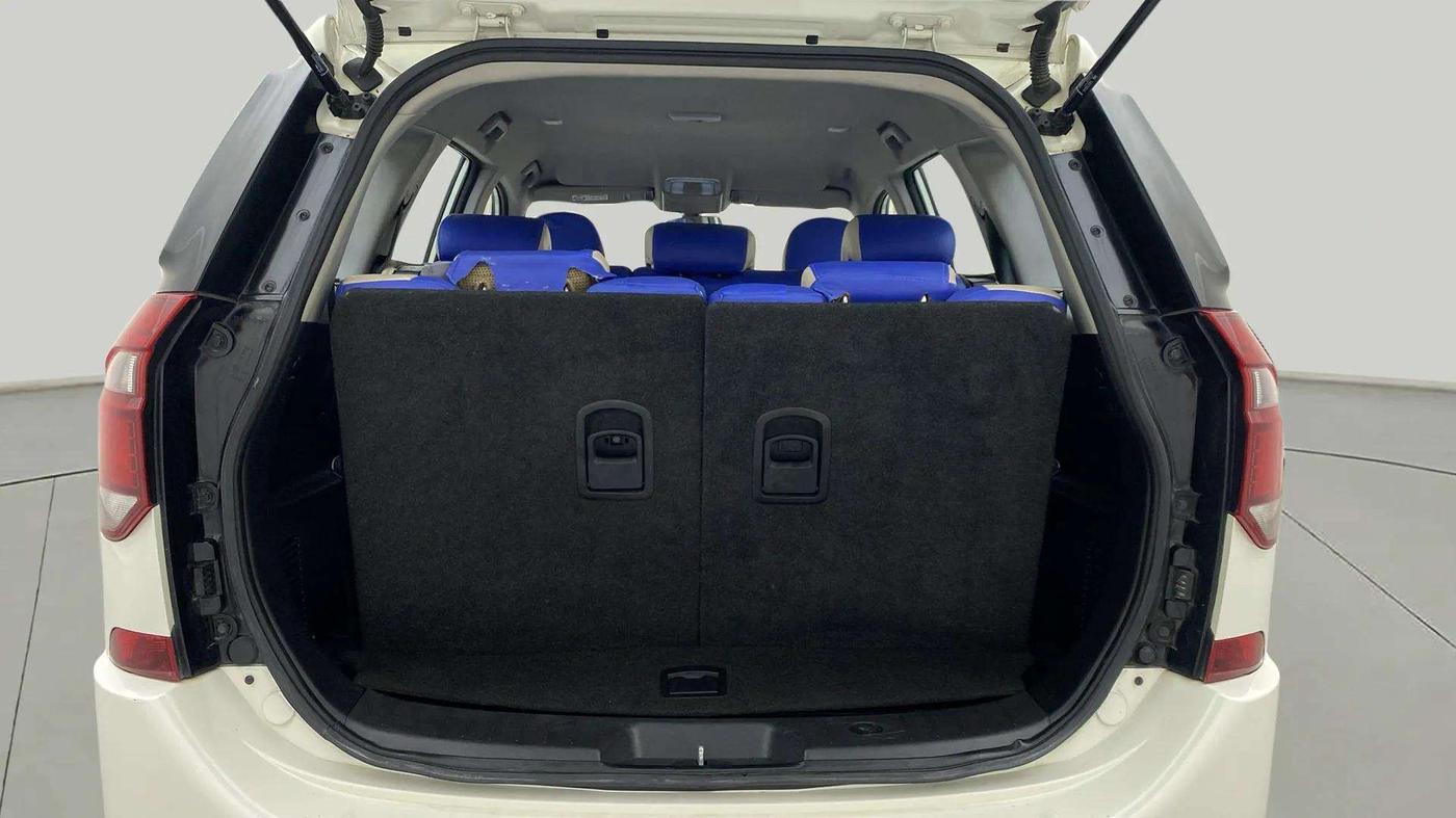 2021 Mahindra XUV500 W7 AT, Diesel, Automatic, 38,568 km, Boot Inside