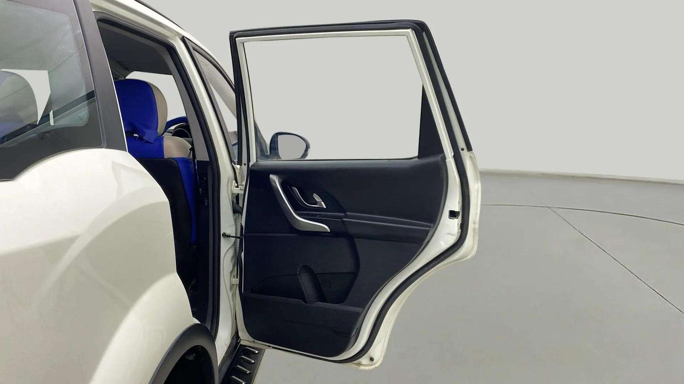 2021 Mahindra XUV500 W7 AT, Diesel, Automatic, 38,568 km, RHS Rear Door