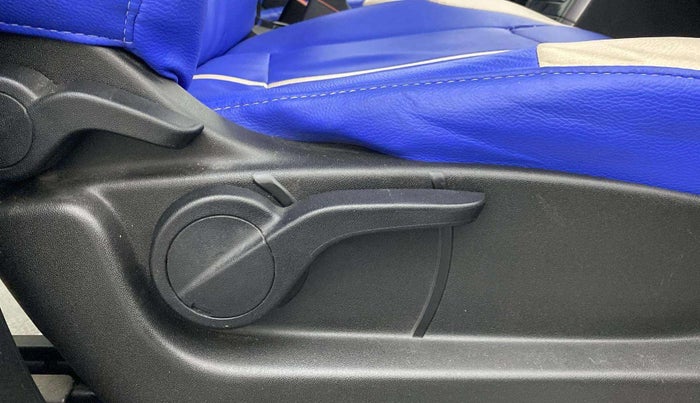 2021 Mahindra XUV500 W7 AT, Diesel, Automatic, 38,073 km, Driver Side Adjustment Panel