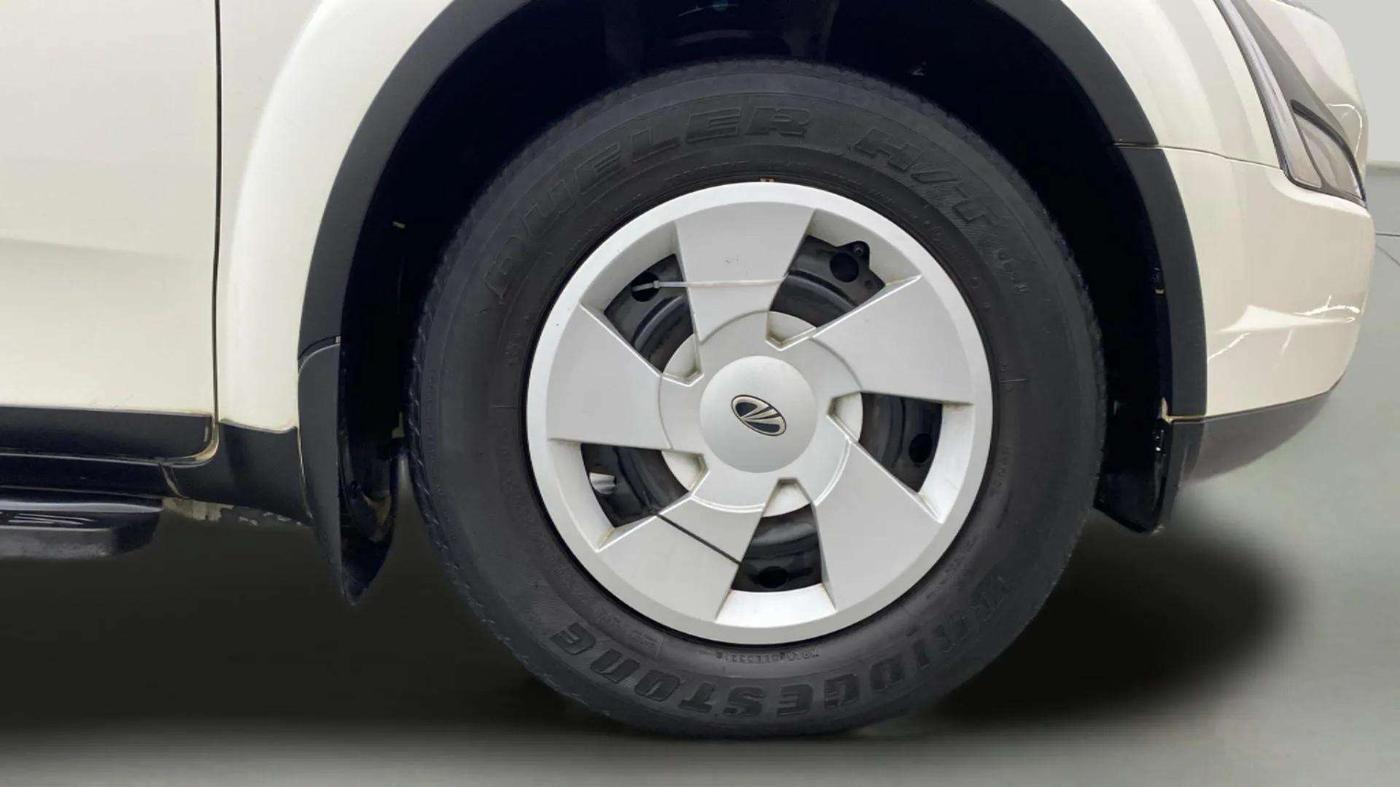 2021 Mahindra XUV500 W7 AT, Diesel, Automatic, 38,568 km, Right Front Wheel