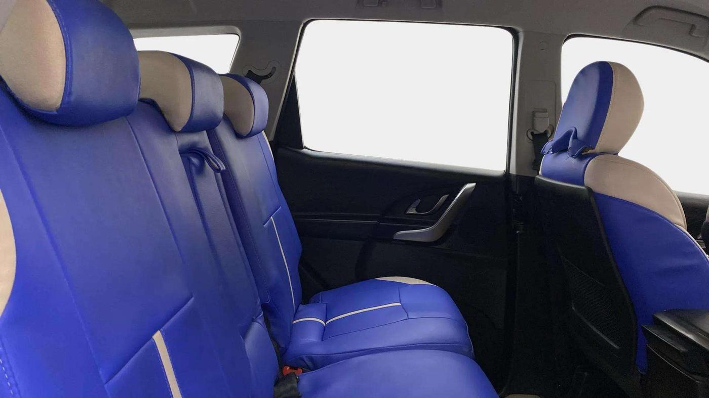 2021 Mahindra XUV500 W7 AT, Diesel, Automatic, 38,568 km, Right Side Rear Door Cabin