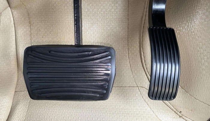 2021 Mahindra XUV500 W7 AT, Diesel, Automatic, 38,073 km, Pedals