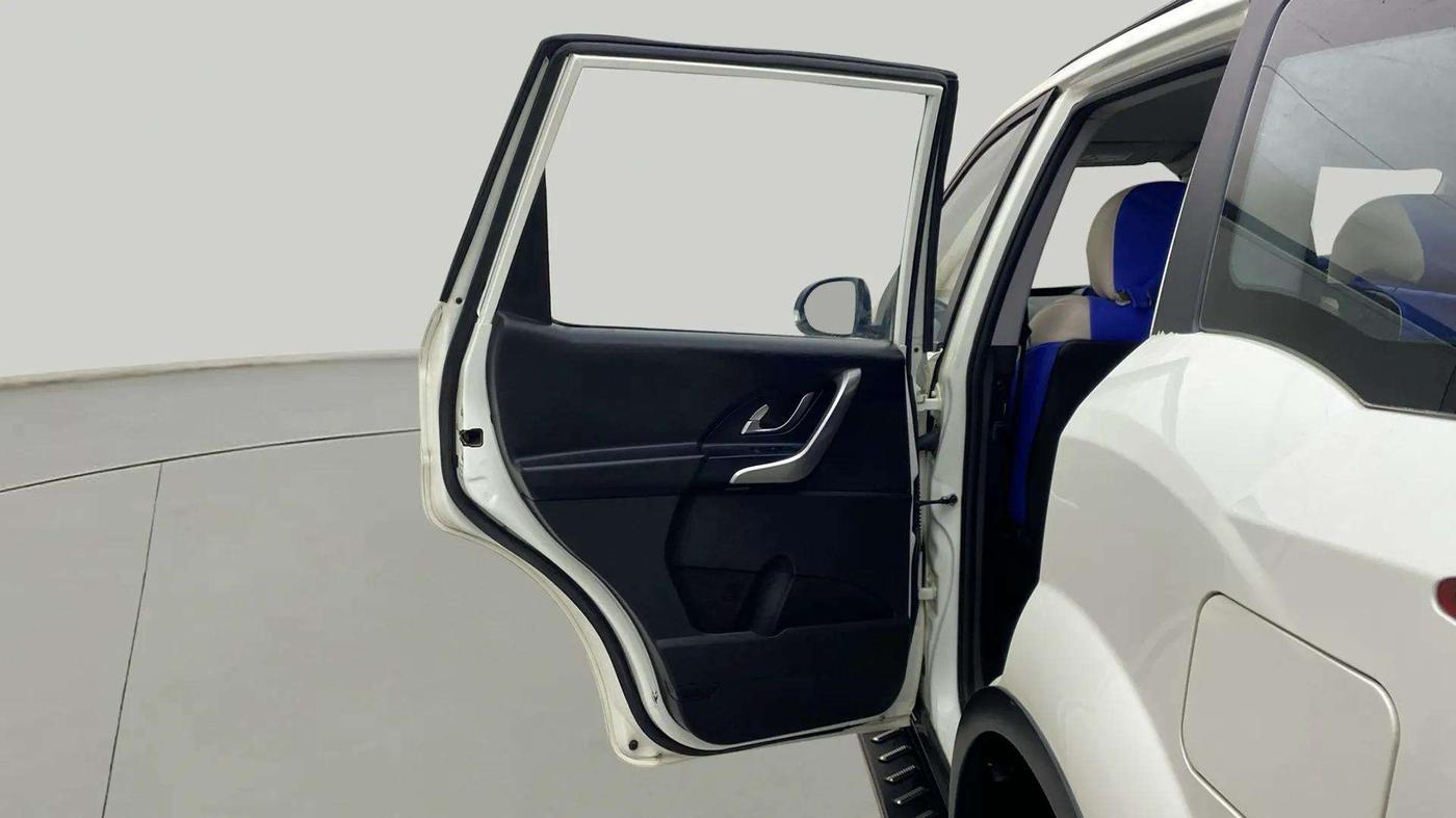 2021 Mahindra XUV500 W7 AT, Diesel, Automatic, 38,568 km, LHS Rear Door