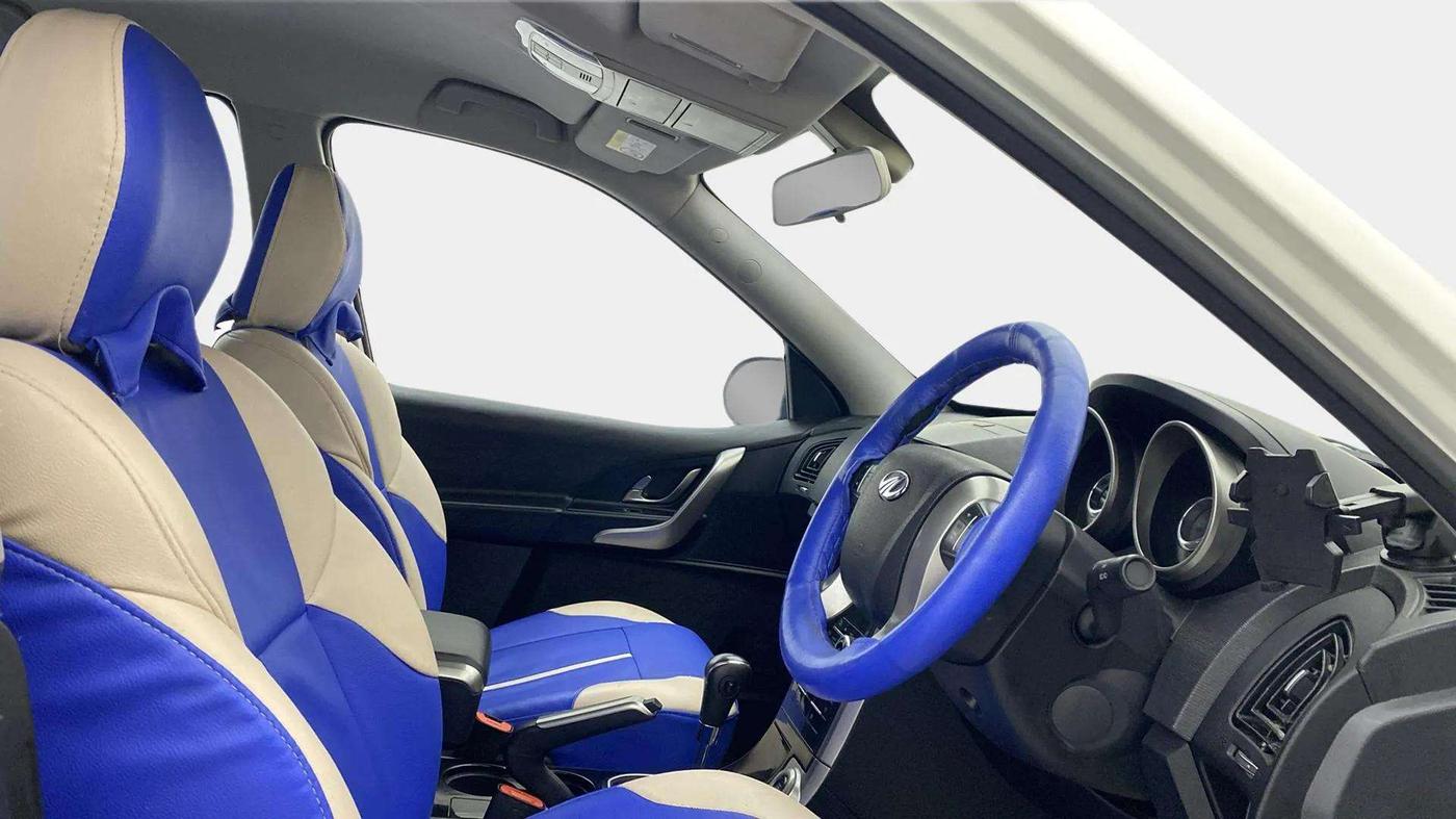 2021 Mahindra XUV500 W7 AT, Diesel, Automatic, 38,568 km, Right Side Front Door Cabin