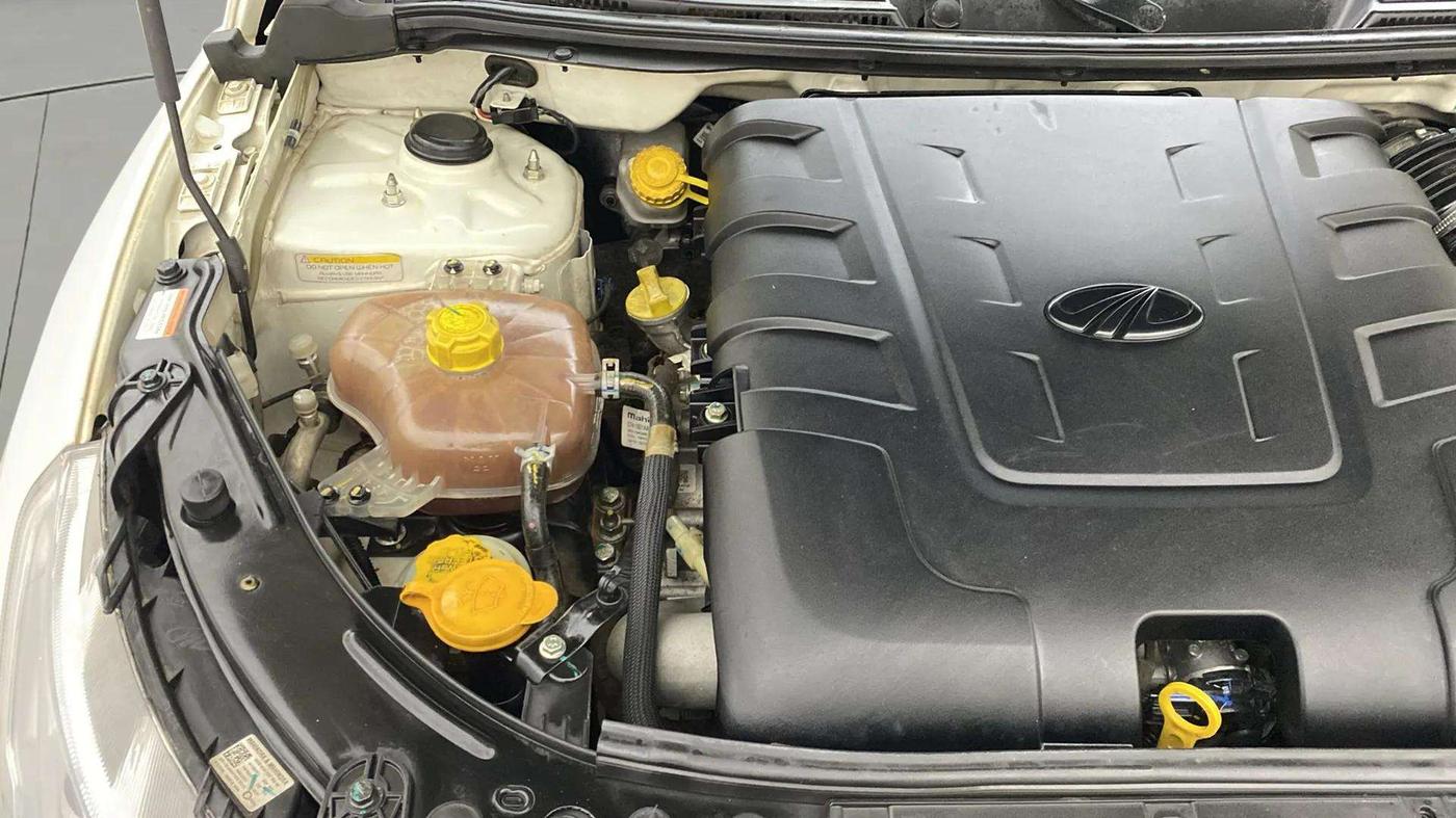 2021 Mahindra XUV500 W7 AT, Diesel, Automatic, 38,568 km, Engine View - Right
