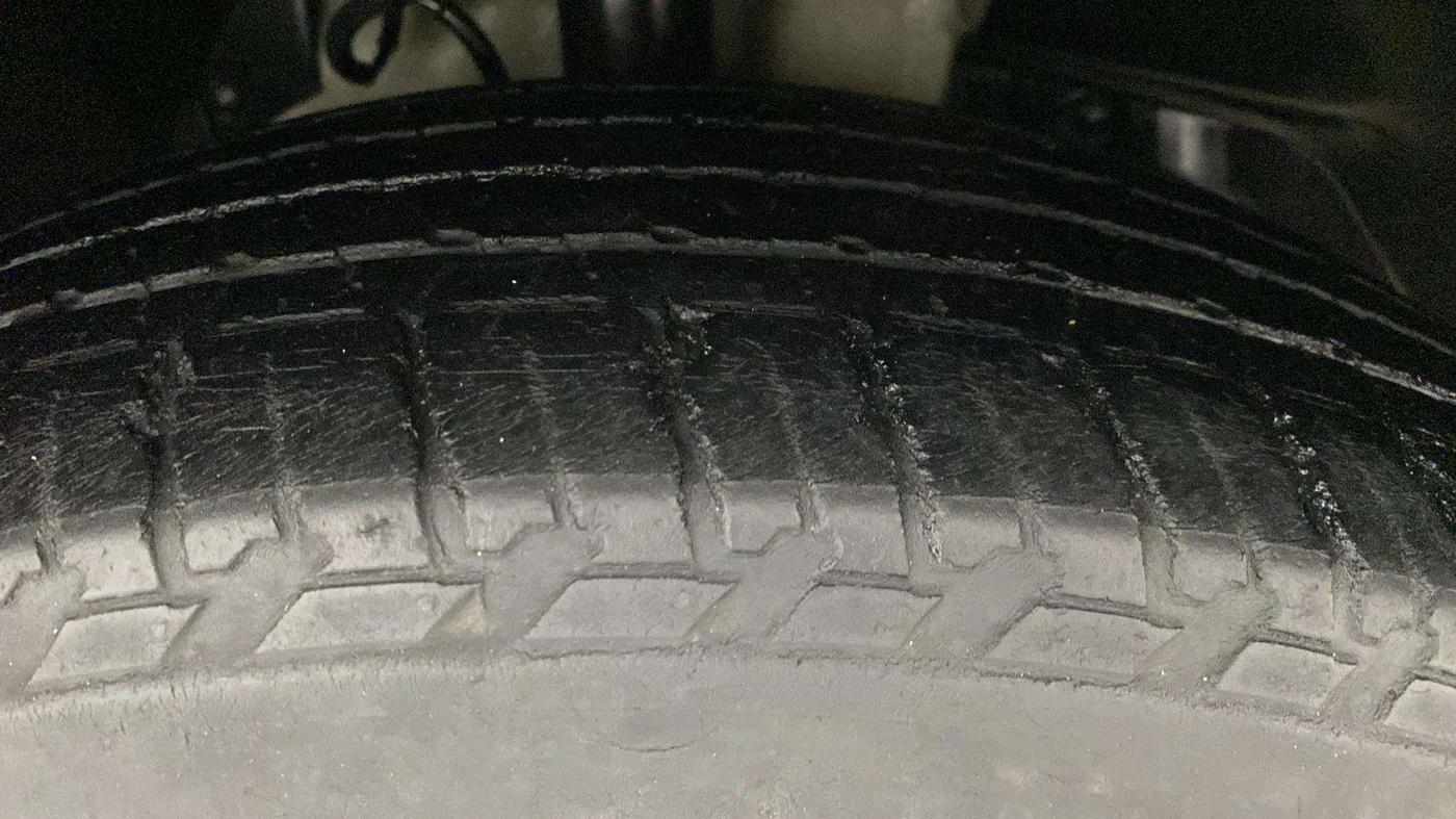 2021 Mahindra XUV500 W7 AT, Diesel, Automatic, 38,568 km, Right Front Tyre Tread