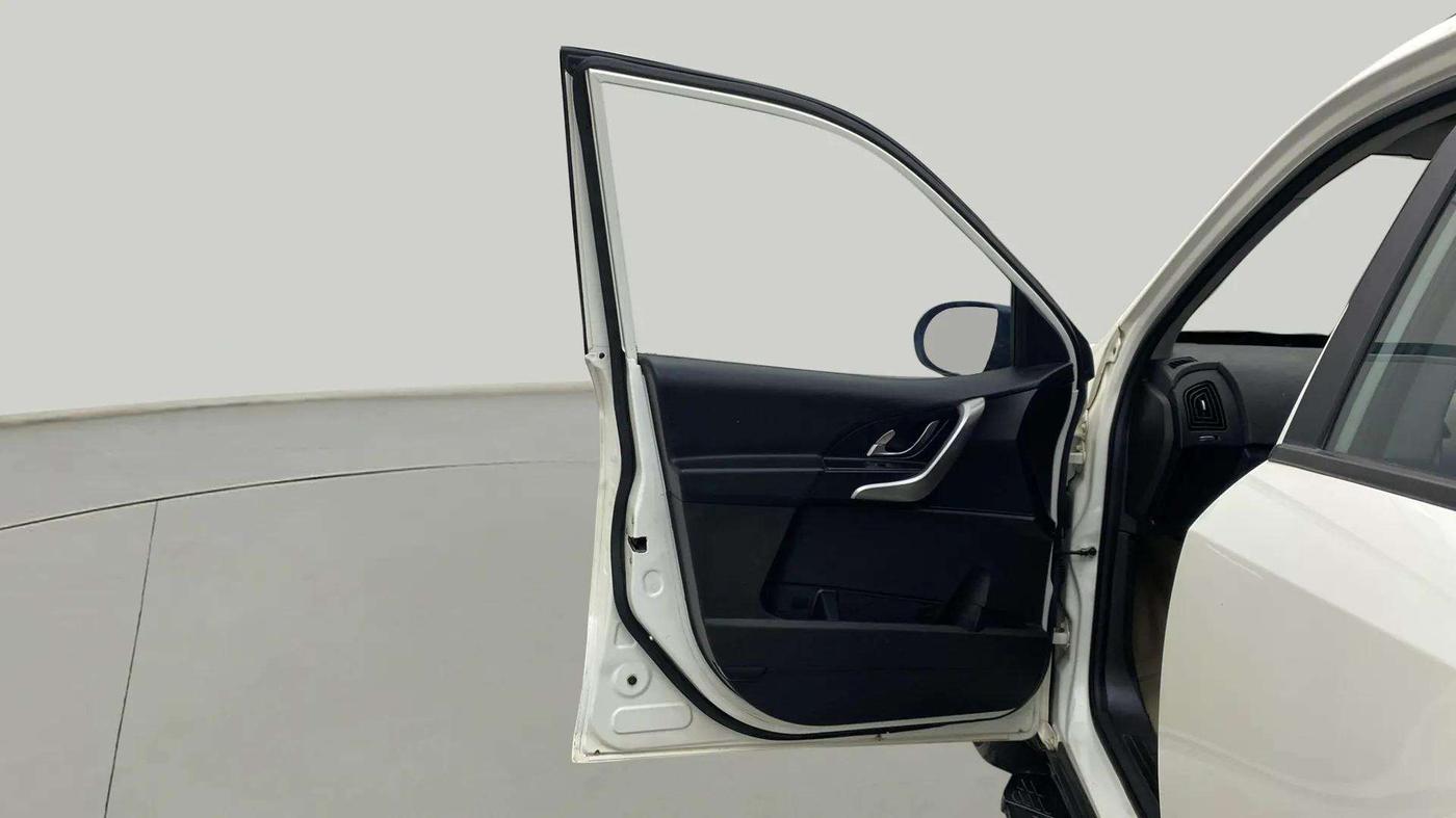 2021 Mahindra XUV500 W7 AT, Diesel, Automatic, 38,568 km, LHS Front Door