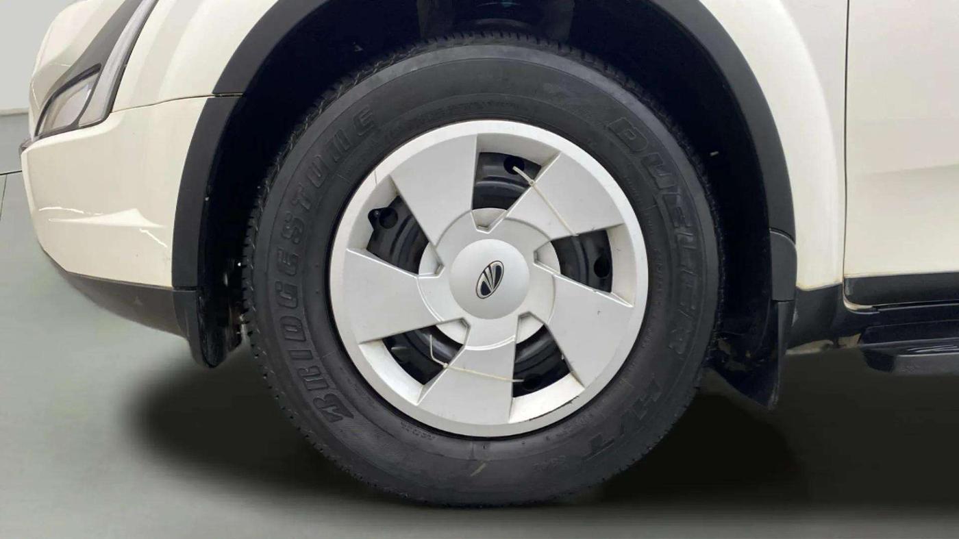 2021 Mahindra XUV500 W7 AT, Diesel, Automatic, 38,568 km, Left Front Wheel