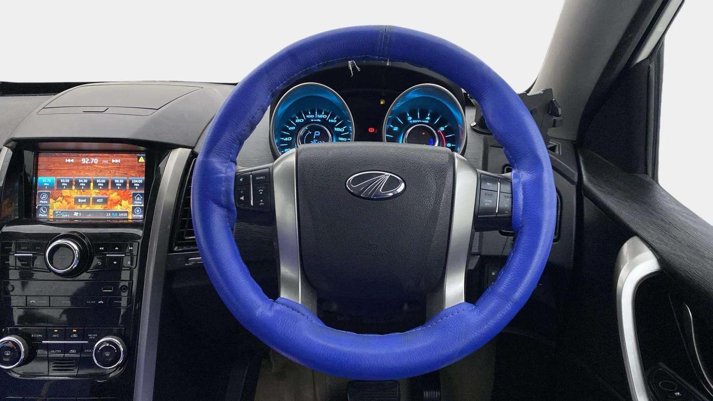 2021 Mahindra XUV500 W7 AT, Diesel, Automatic, 38,568 km, Steering Wheel Close Up