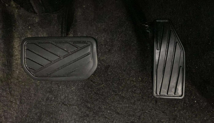 2022 Maruti Swift VXI AMT, Petrol, Automatic, 60,254 km, Pedals