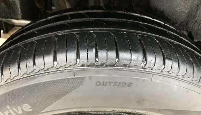 2022 Maruti Swift VXI AMT, Petrol, Automatic, 60,254 km, Right Rear Tyre Tread