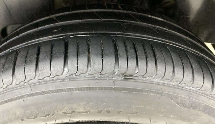 2022 Maruti Swift VXI AMT, Petrol, Automatic, 60,254 km, Left Rear Tyre Tread
