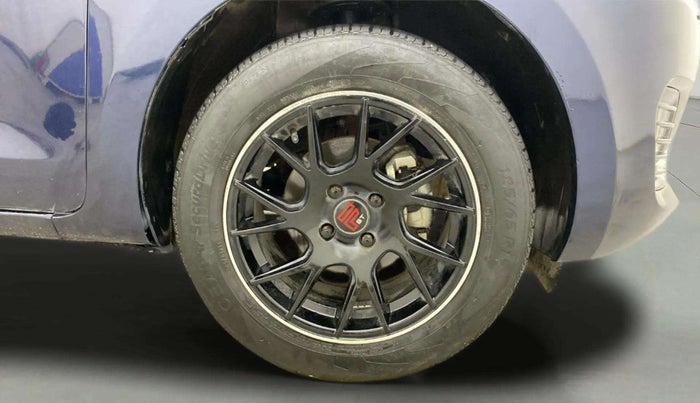 2022 Maruti Swift VXI AMT, Petrol, Automatic, 60,254 km, Right Front Wheel