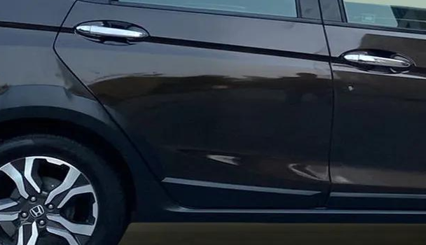 2018 Honda WR-V 1.2L I-VTEC VX MT, Petrol, Manual, 60,909 km, Right rear door - Minor scratches