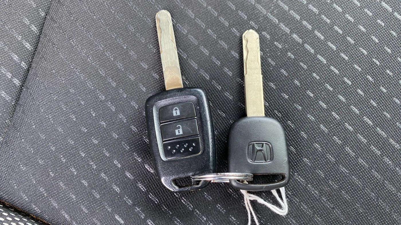 2018 Honda WR-V 1.2L I-VTEC VX MT, Petrol, Manual, 60,909 km, Key Close Up