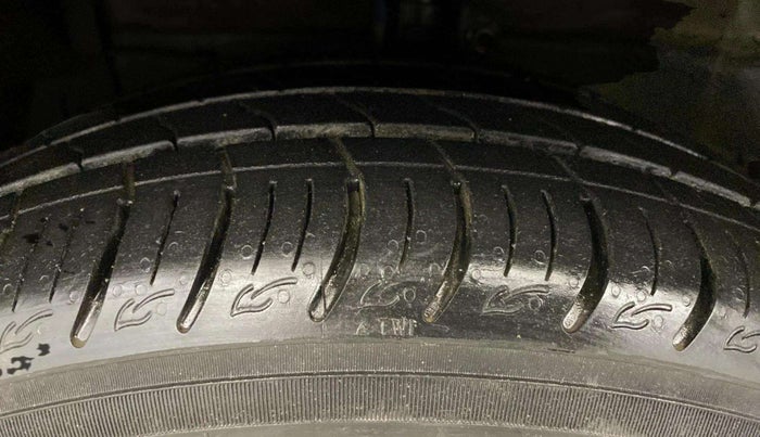 2018 Maruti Ciaz ALPHA 1.5 SHVS PETROL, Petrol, Manual, 48,473 km, Left Front Tyre Tread