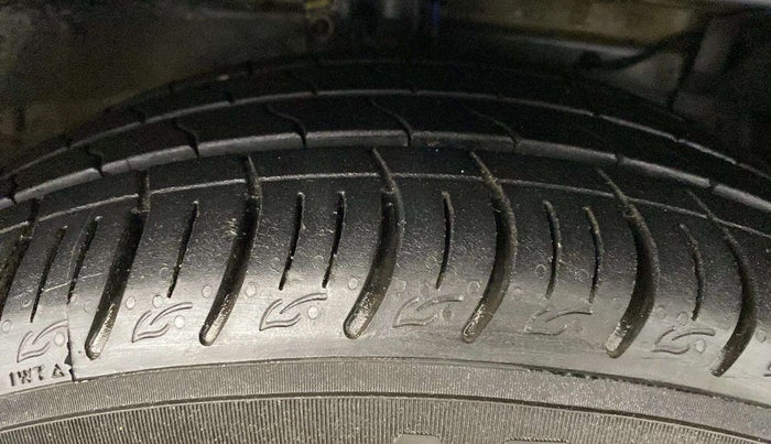 2018 Maruti Ciaz ALPHA 1.5 SHVS PETROL, Petrol, Manual, 48,473 km, Right Front Tyre Tread