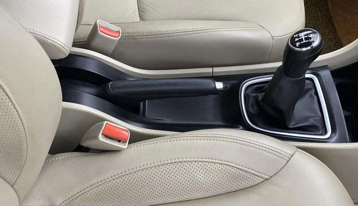 2018 Maruti Ciaz ALPHA 1.5 SHVS PETROL, Petrol, Manual, 48,473 km, Gear Lever