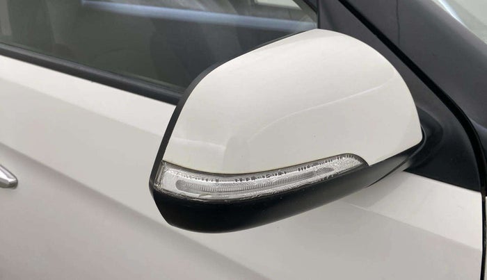 2016 Hyundai Creta SX PLUS 1.6 PETROL, Petrol, Manual, 58,840 km, Right rear-view mirror - Indicator light has minor damage