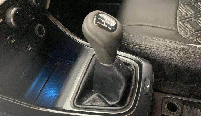2021 Tata ALTROZ XM PLUS PETROL, Petrol, Manual, 59,164 km, Gear lever - Knob has minor damage