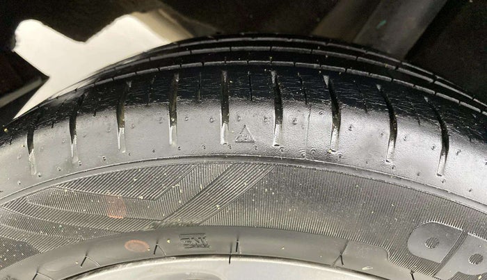 2017 Maruti Baleno ALPHA PETROL 1.2, Petrol, Manual, 20,816 km, Right Rear Tyre Tread