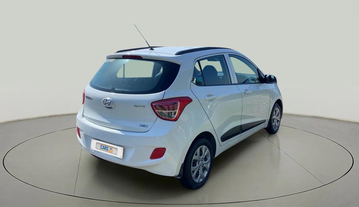 2016 Hyundai Grand i10 SPORTZ 1.2 KAPPA VTVT, Petrol, Manual, 45,860 km, Right Back Diagonal