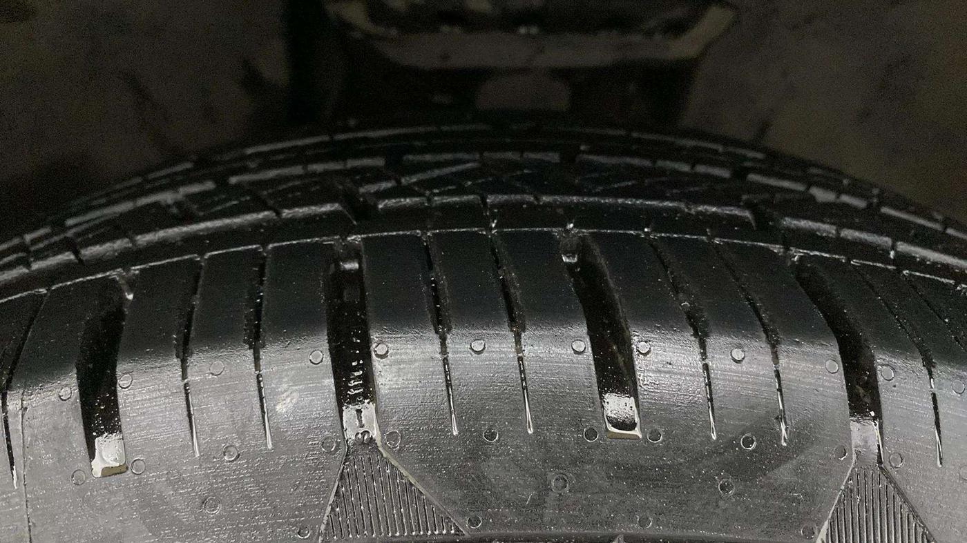2020 Tata Harrier XZA 2.0L, Diesel, Automatic, 61,207 km, Right Front Tyre Tread