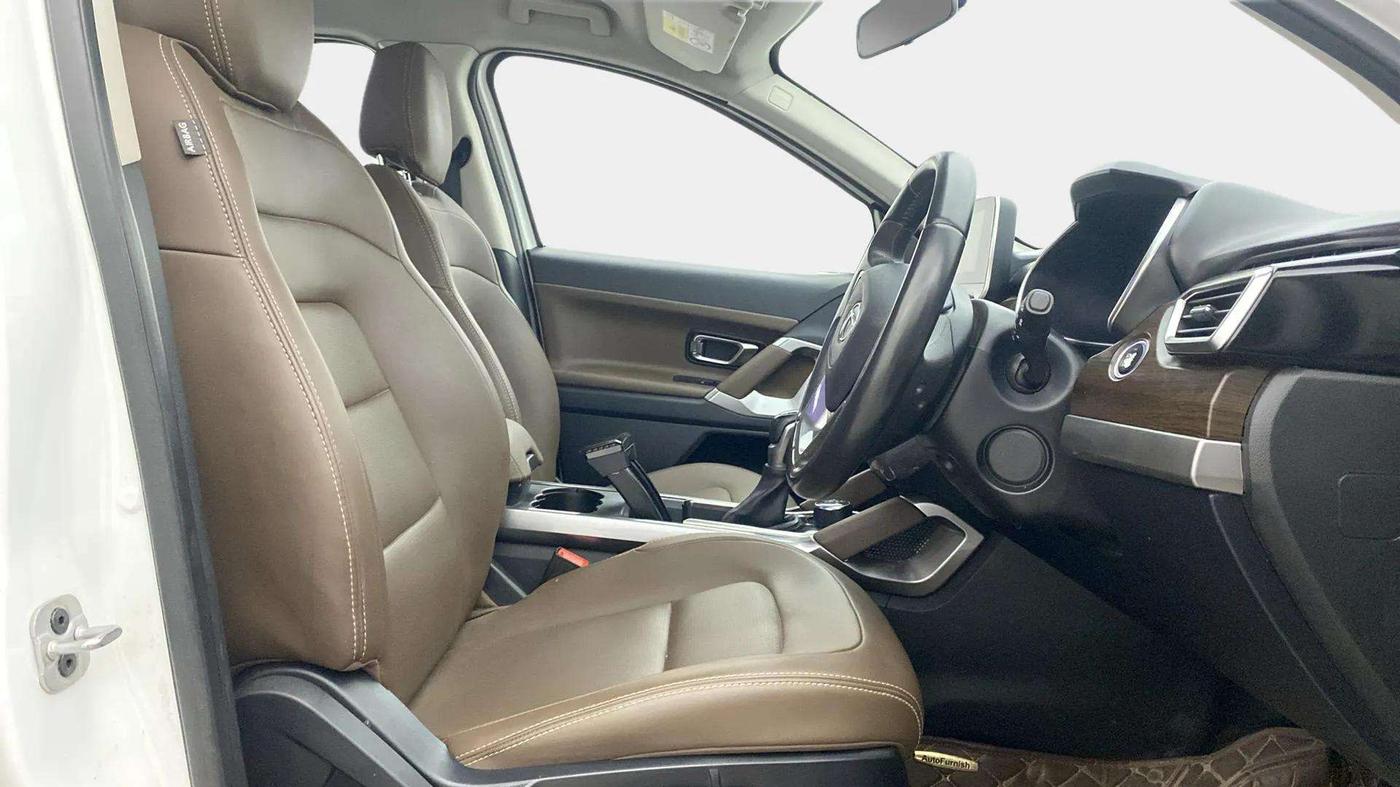 2020 Tata Harrier XZA 2.0L, Diesel, Automatic, 61,207 km, Right Side Front Door Cabin