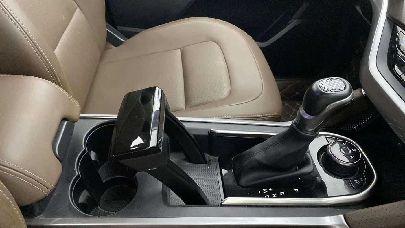 2020 Tata Harrier XZA 2.0L, Diesel, Automatic, 61,207 km, Gear Lever
