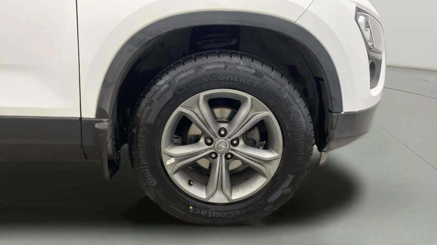 2020 Tata Harrier XZA 2.0L, Diesel, Automatic, 61,207 km, Right Front Wheel
