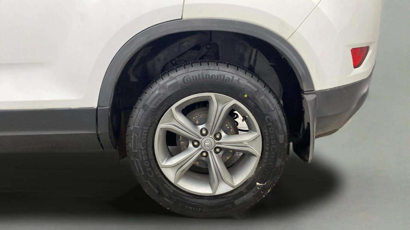2020 Tata Harrier XZA 2.0L, Diesel, Automatic, 61,207 km, Left Rear Wheel