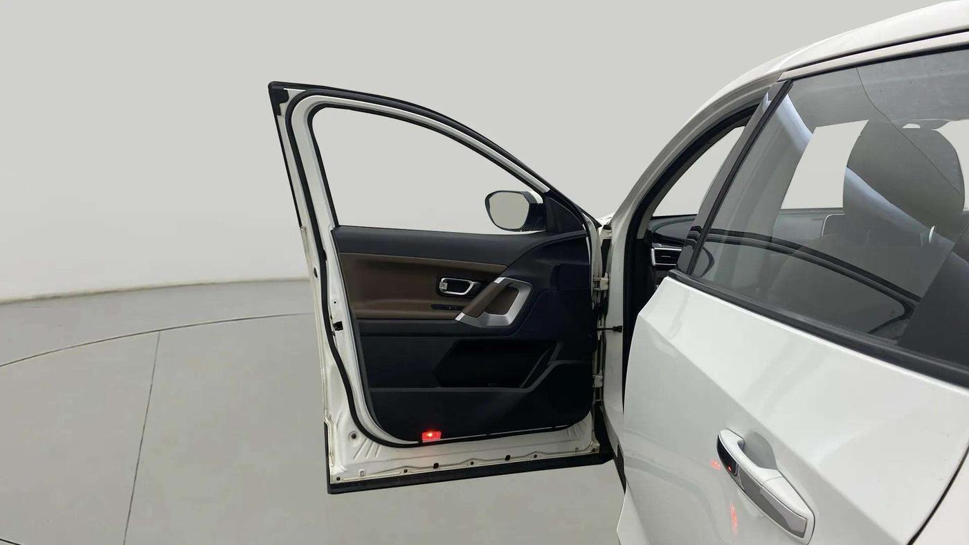 2020 Tata Harrier XZA 2.0L, Diesel, Automatic, 61,207 km, LHS Front Door