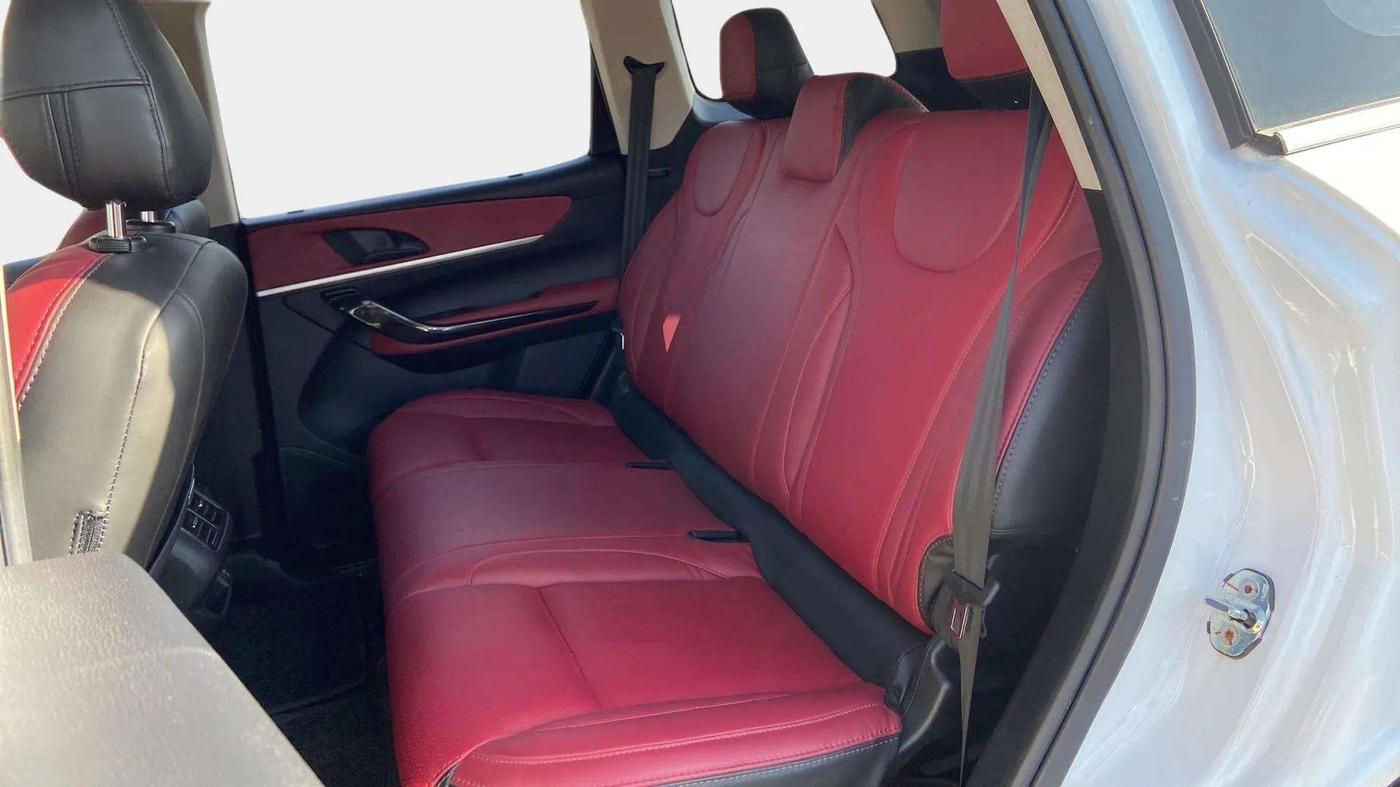 2022 Mahindra XUV700 AX 5 P MT 5 STR, Petrol, Manual, 35,075 km, Right Side Rear Door Cabin